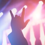 love-hand-concert-live-indoors